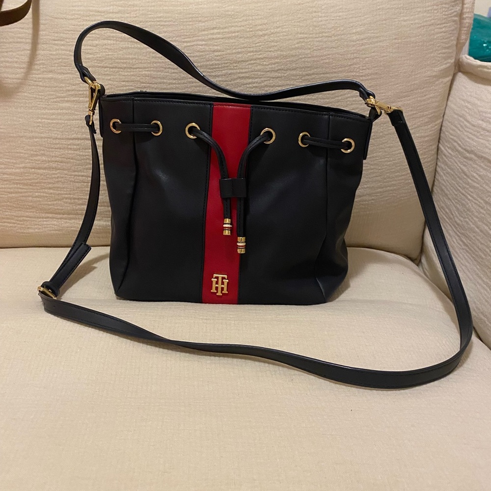 Tommy Hilfiger crossbody bucket bag